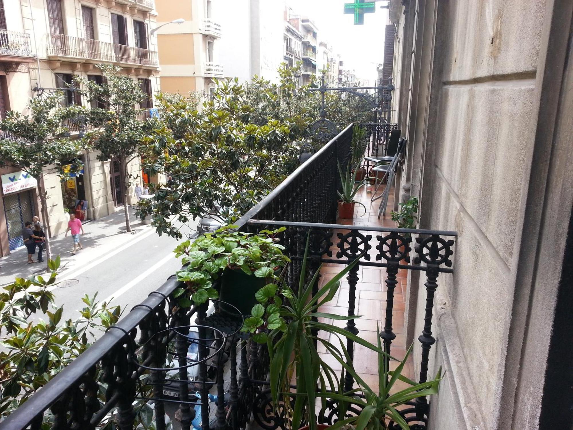 Barcelona Housing Recommend For Students Барселона Экстерьер фото